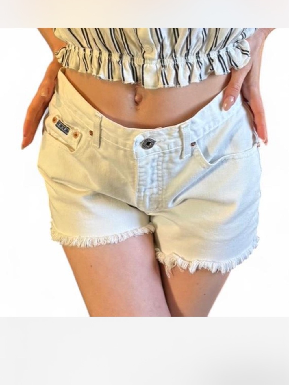 Vintage Express Bleus Y2K style high waist White denim shorts with frayed hem 3